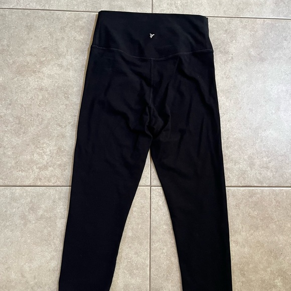 Old Navy Active Powerchill Extra High Rise Black Leggings Capri Pants Womens SM - Picture 3 of 4